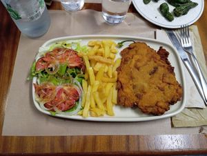 Cachopo vegano con ensalada e patacas. at Mesón O Recuncho in Viveiro