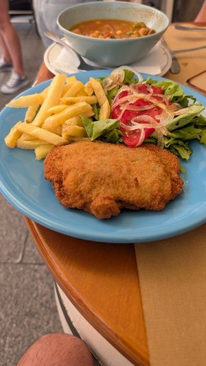 Cachopo con seta ostra, pimiento del piquillo y queso vegano at Mesón O Recuncho in Viveiro