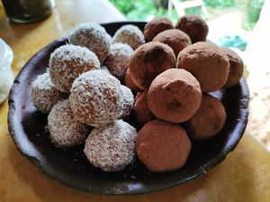 Cacao y coco trufas at Yu'gupa in Mazunte