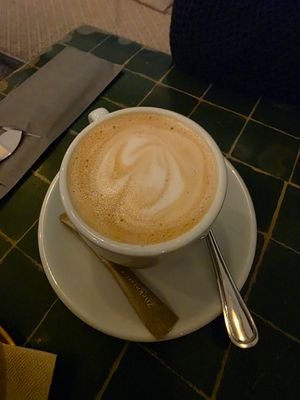 Cappuccino mit Hafermilch at Picknick Cafe - City in Frankfurt