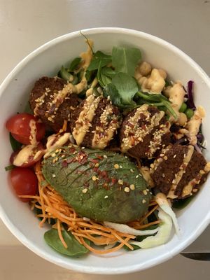 Falafelbowl 🌱  at Ibiza bowls in Copenhagen