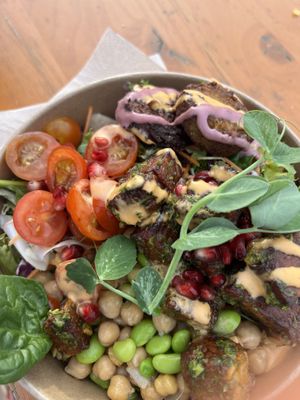 Bowl with tempeh and falafel   at Ibiza bowls in Copenhagen