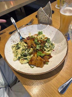 Spinat, Nudeln, Seitan, Erdnuss, Bowl  at Festland in Krummhoern