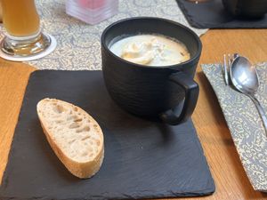 Mais Suppe, auch die Tagessuppe (Tomate) wäre in vegan möglich gewesen. War seeehr lecker.  at Festland in Krummhoern