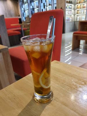 加上一杯清凉解渴的柠檬茶。 at Water Drop Tea House - Sutera Mall in Skudai