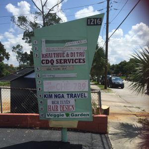 parking in back  at Veggie Garden in Orlando