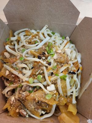 Salad with rice noodles at Mama Tierra - Acropolis in Athens