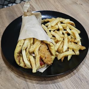 Chicken souvlaki at Mama Tierra - Acropolis in Athens