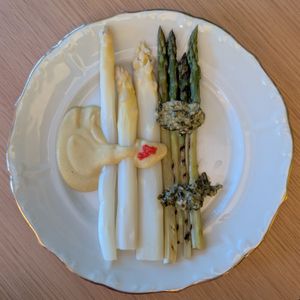 Asparagus 😍 at plant. in Luzern