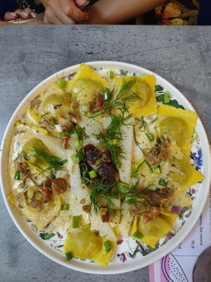 Ravioli kurkowe z młodą kalarepą at Owca Cała in Poznan