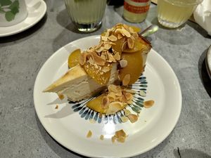 Sernik Waniliowy Z Brozosk Winiami at Owca Cała in Poznan