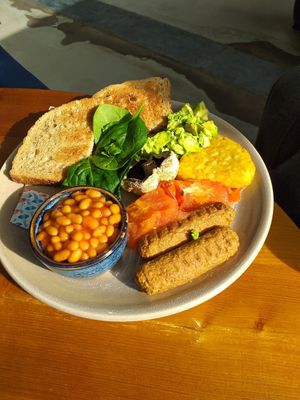 Nicely proportioned full vegan English at Baxter Baristas in Coventry