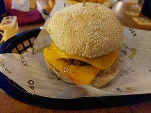 Dubbel burger at Oproer Brouwerij Biercafé in Utrecht