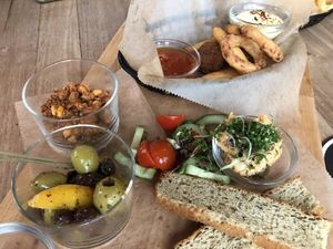 borrelplank  at Oproer Brouwerij Biercafé in Utrecht