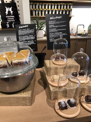 Kuchen und Bällchen   at LUSH Cafe in Munich
