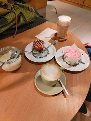  at LUSH Cafe in Munich