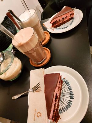  at LUSH Cafe in Munich