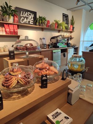  at LUSH Cafe in Munich