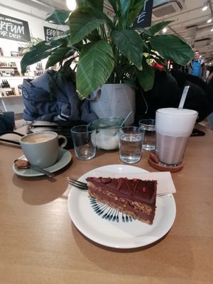  at LUSH Cafe in Munich