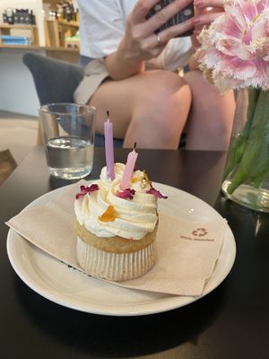   at LUSH Cafe in Munich