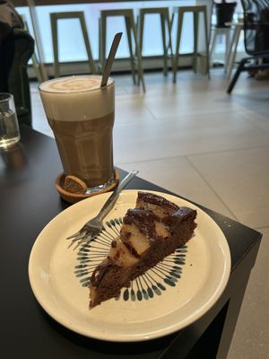 Chocolate pear cake and oat latte. #Veganuary at LUSH Cafe in Munich