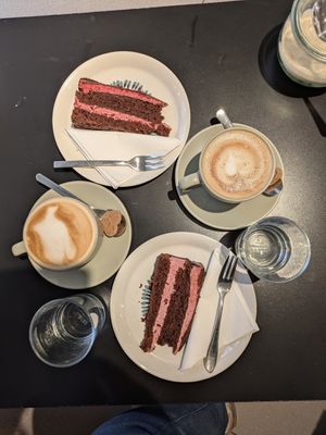 We shared a piece of cake and were given two plates without having to ask at LUSH Cafe in Munich
