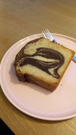 marble cake 4,30€ at LUSH Cafe in Munich