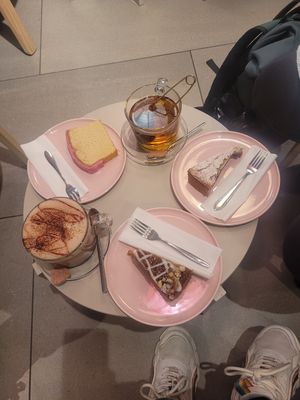  at LUSH Cafe in Munich