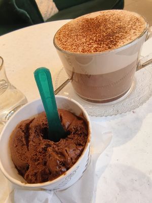 Super eis... Mmmm morgen wieder ✅ at LUSH Cafe in Munich