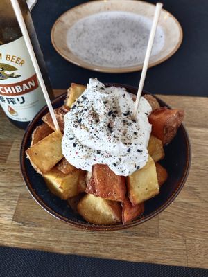 Patatas bravas con boniato y alioli vegano at Yucca in St Andreu De Llavaneres