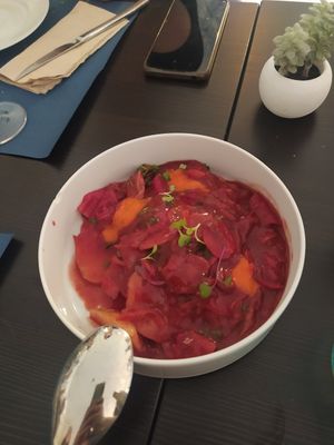 Kimchi. La camarera nos avisó de que el kimchi tiene un sabor intenso, a mi personalmente no me gustó. O lo amas o lo odias creo yo jajaja at Oé Bistró in Leioa