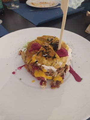 Hamburguesa 2. Hamburguesa con sabores diferentes a los típicos. at Oé Bistró in Leioa