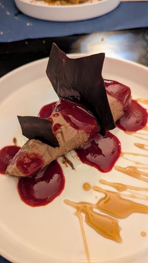 Tarta de chocolate con salsa de frambuesa at Oé Bistró in Leioa