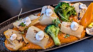 Puerros con salsa romesco at Oé Bistró in Leioa