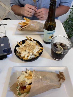 My partner (not vegan but still loved his!) had the Greek gyros and I had the chick’n fitty. We also shared truffle fries   at Rhino Vegan Beat in Mykonos