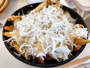 Cheesy fries at Rhino Vegan Beat in Mykonos