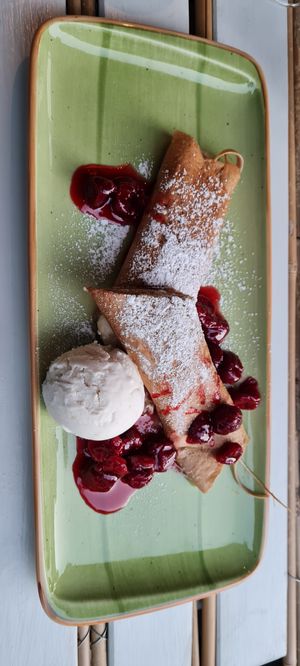 A really good dessert with an Almond paste, cherries and vegan ice cream 👌🏻 My favorite at A la Crêpe in Stockholm