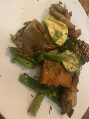 Polenta, groene groenten en portobello   at FoodVia in Arnhem