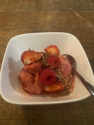 Roodgeruit sorbet ijs emmer rabarber compote en fruit  at FoodVia in Arnhem