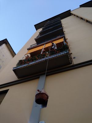 Col panierino ti cala dal balcone il panino. at Tripperia Vegana TAN8 - Flying Kiosk in Florence