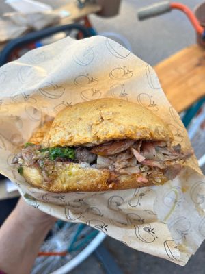 Un MUST da provare se si passa per Firenze. A parte la genialità del posto, il cibo è DELIZIOSO!! Assolutamente da non perdere, consigliato vivamente.
P.s. personale gentilissim at Tripperia Vegana TAN8 - Flying Kiosk in Florence