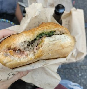 Se il pianeta vuoi aiutare, da TAN8 un panino devi assaggiare!!! 😄
Panini gustosi dal primo all' ultimo morso, anche il mio ragazzo che non è vegano lo ha approvato! 🤩
Super at Tripperia Vegana TAN8 - Flying Kiosk in Florence