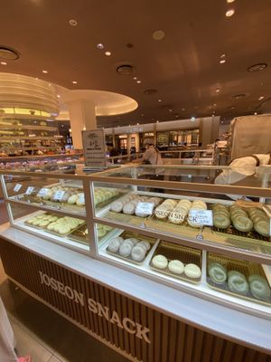 I was so nice to find this place… in these mall food courts vegan options are often slim!   at Joseon Snack 조선스낵 -Shinsegae branch in Busan