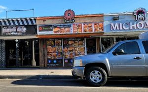 Lots of parking in back at Veggietize me in Panorama City
