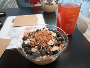 Oatmeal bowl with blueberries, sliced almonds, and ground flax seed. at Arlee's Raw Blends - Witherspoon St in Princeton