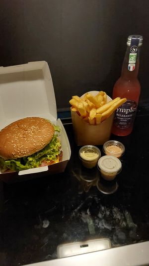 Classic Burger Menu at Tasty Veggies in Eguisheim