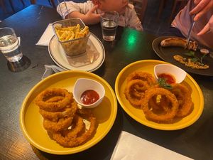 L-size onion rings and fries at BOX Burger - 宮城野店 in Hakone