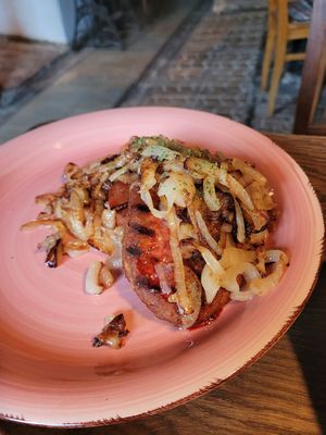 Veganes Steak mit schmorr Zwiebeln at Mellerhannese-Schoppekaffee in Muenzenberg