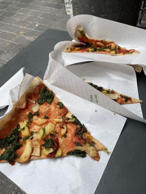 Abbiamo preso la pizza con le verdure per me era un po’ secca ma per 2 euro a fetta grande è validissimo!  at Two Towers in Bologna