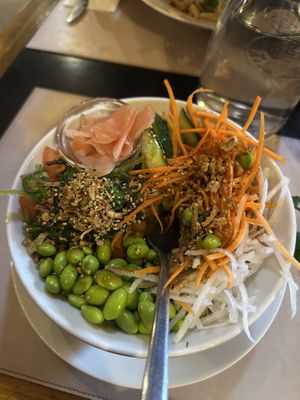 had ome vegan option which was this poke bowl, cute dogs around ^^  at Bergrestaurant Alphitta in Zermatt